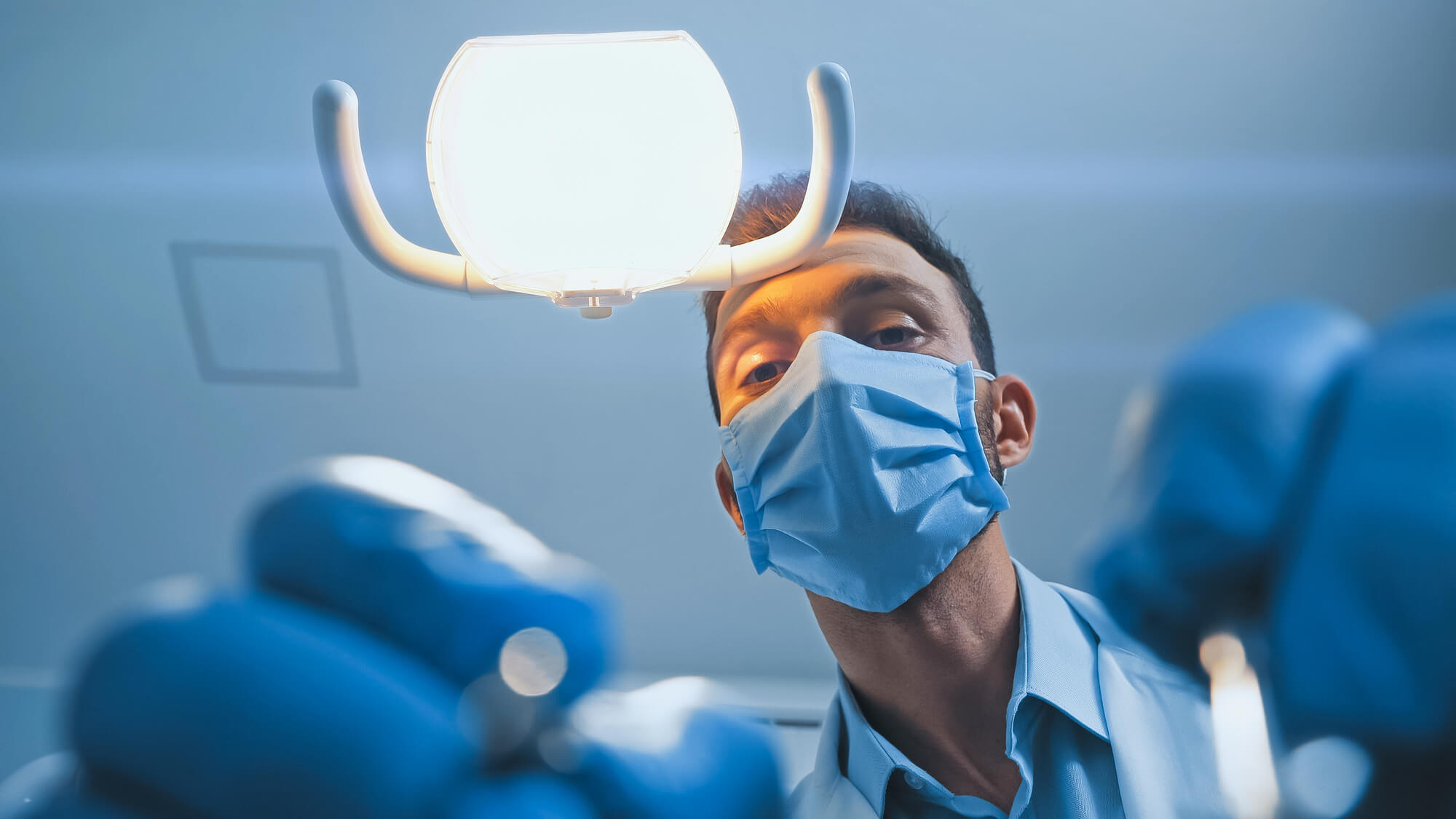 Dentist performing Wisdom teeth removal in 76210